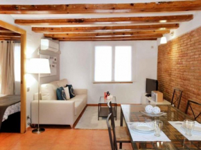 Apartamento Céntrico en Edificio Histórico con Encanto para Familias, Hasta 5 Personas - ES-341-1